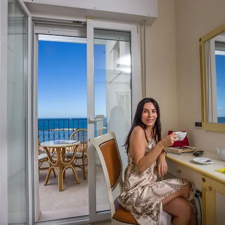 Zeus Hotel