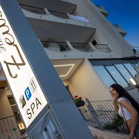 Zeus Hotel 3*