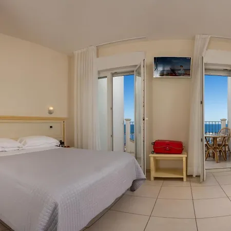 Zeus Hotel