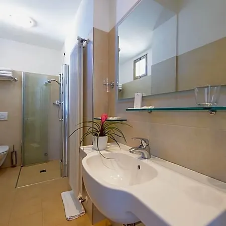 Zeus Hotel 3*